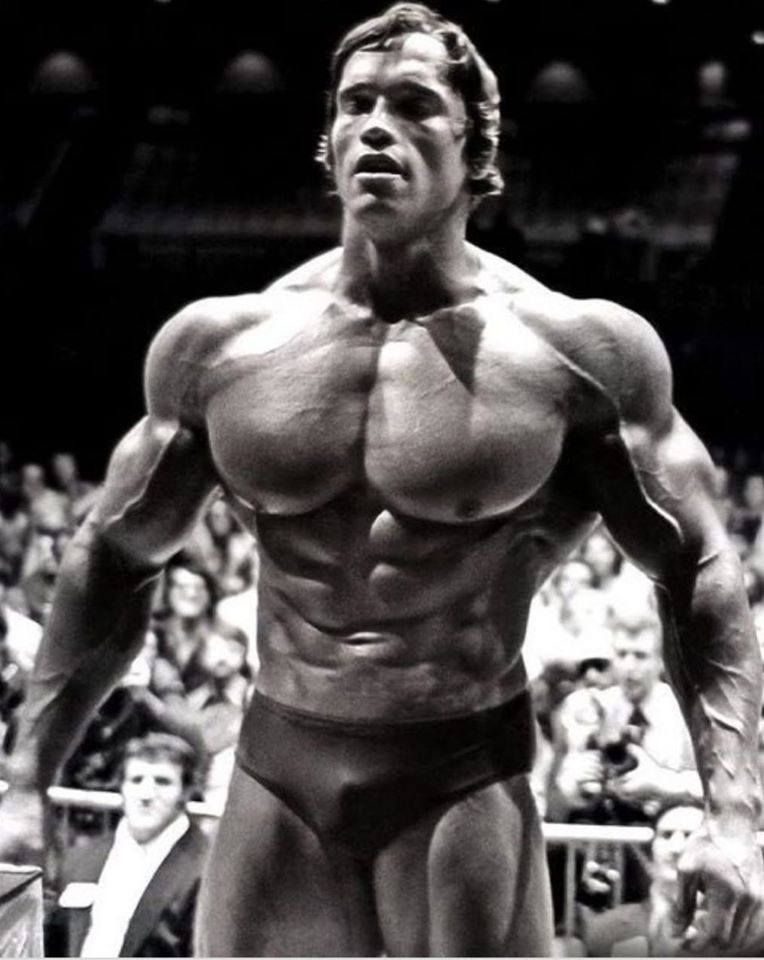Arnold on stage, delts popping!