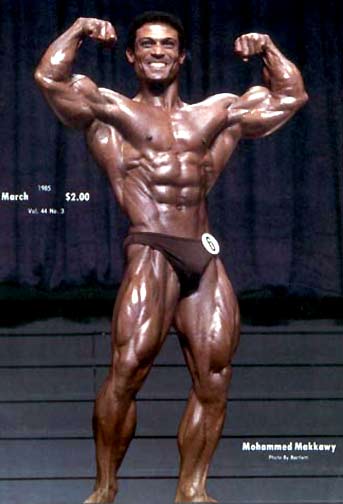 Mohammed Makkawy double biceps pose on stage