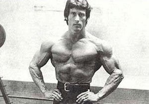 Grainy black-and-white photo of Frank Zane in the gym